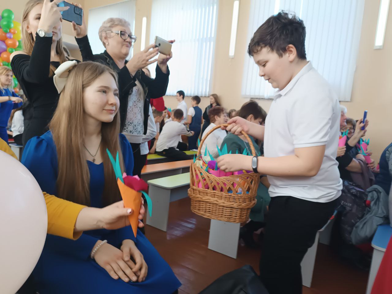 С праздником!.